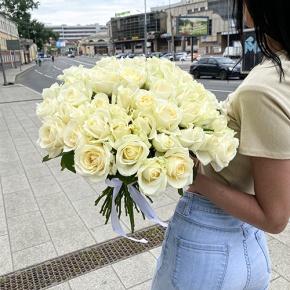 Букет из 51 розы Аваланж (40 см) в Истре