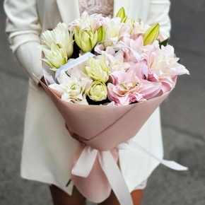 Букет из 7 пионовидных лилий в Истре
