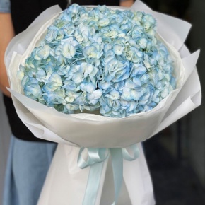 Букет из 5 голубых гортензий в Истре