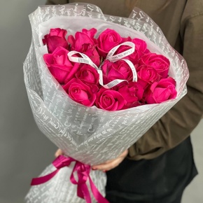 Букет "Джозефина" из 15 малиновых роз (50 см) в Истре