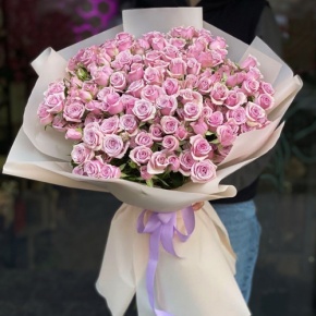 Букет из 25 лиловых кустовых роз (60 см) в Истре