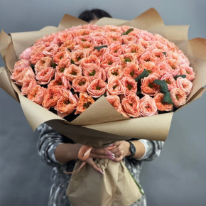 Букет "Персик" из 101 махровой розы Риджентс парк (60 см) в Истре