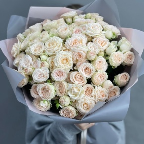 Букет "Кремовый микс" из 25 кустовых роз (50 см) в Истре