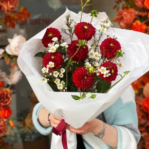 Букет "Марс" из георгин и хамелациума в Истре