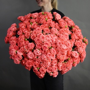 Букет из 39 коралловых кустовых роз (50 см) в Истре