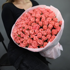 Букет 101 коралловая роза (70 см) в Истре