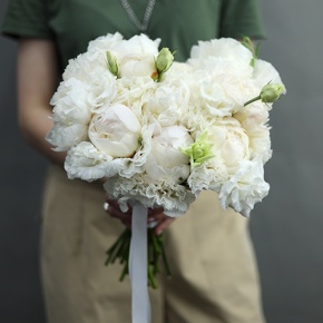 Свадебный букет из пионов и эустом в Истре