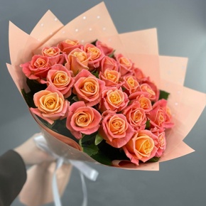 Букет из 25 роз Мисс Пигги (50 см) в Истре