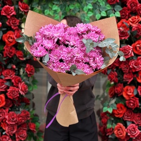 Букет  "Гармония" из 7 хризантем с эвкалиптом в Истре