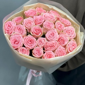 Букет из нежных 25 роз Софи Лорен (60 см) в Истре