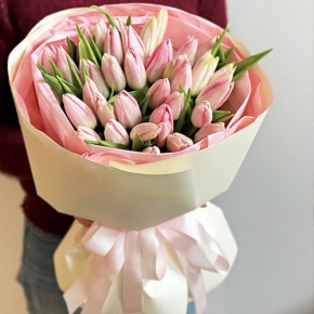 Букет из 35 розовых тюльпанов в Истре