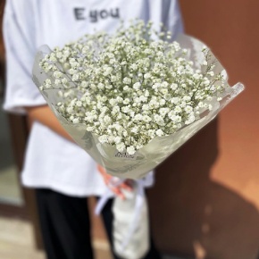 Букет из 5 белых гипсофил в Истре