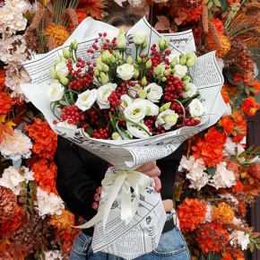 Букет "Рябиновый" из ягод калины и эустом в Истре