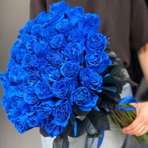 Букет из 51 синей розы Эквадор под ленту (70 см) в Истре