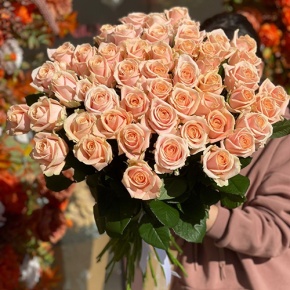 Букет из 51 персиковой розы (60 см) в Истре