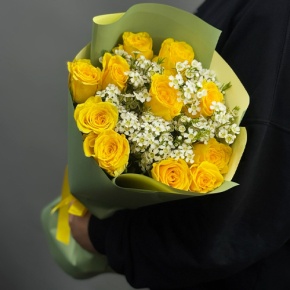 Букет "Нотка счастья" из лимонных роз и хамелациума (40 см) в Истре
