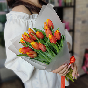 Букет из 15 огненных тюльпанов в Истре