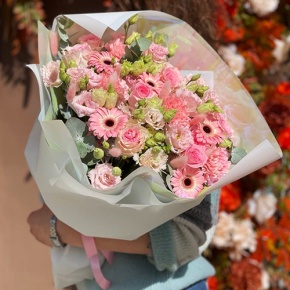 Букет "Мадрид" из гербер, эустом, роз и диантусов в Истре