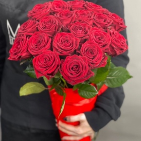 21 красная роза в конусе (50 см) в Истре