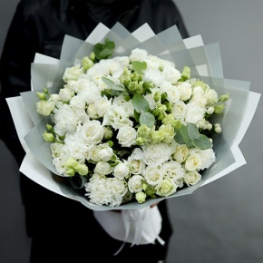 Букет "Маскарпоне" из роз, диантусов, эустом и гиперикума в Истре