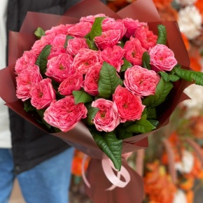 Букет из 25 махровых пионовидных роз Риджентс парк  (60 см) в Истре