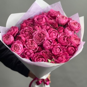 Букет из 11 кустовых пионовидных роз Джульетта в Истре