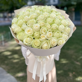 Букет "Манталь" из 51 белой розы (60 см) в Истре