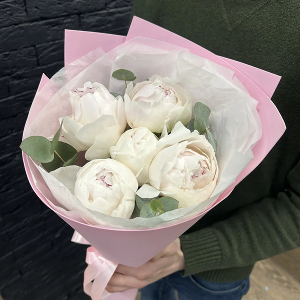 Букет из 5 пионов Одиле "Пломбир" в Истре