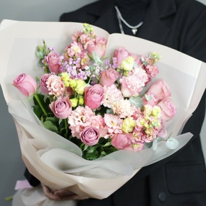 Букет "Крем сода" из роз, эустом и хамелациума в Истре