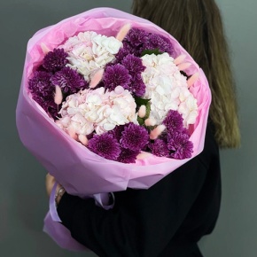 Букет "Фиалка" из гортензий и хризантем в Истре