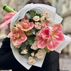 Букет "Анель" из амариллисов и кустовых роз в Истре