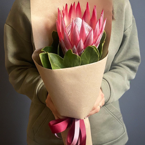 Букет из протеи в крафте в Истре