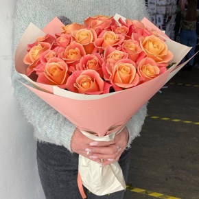 Букет из 21 розы Мисс Пигги ( 50 см ) в Истре