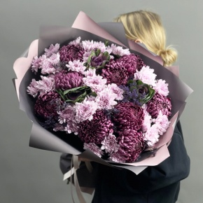 Букет "Виолетта" из хризантем Бигоуди, лимониума, брассики и кустовых хризантем в Истре
