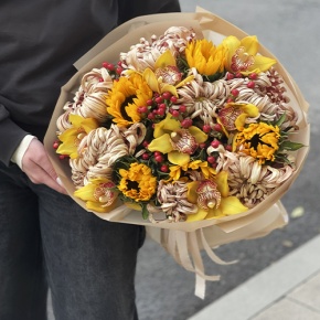 Букет "Биркин" из подсолнухов, орхидей, гиперикума, хризантем Виена в Истре