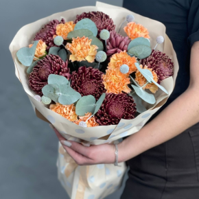 Букет "Персиковый раф" из хризантем Бигоуди, краспедии и диантусов в Истре