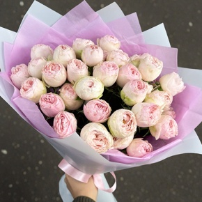 Букет из 11 кустовых пионовидных роз Мэнсфилд парк в Истре