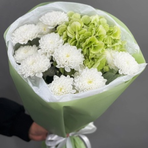 Букет "Линда" из хризантем и Голландской гортензии в Истре