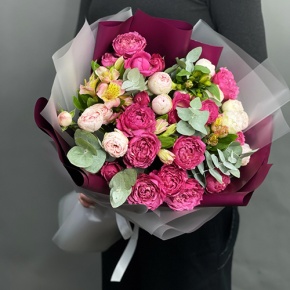 Букет "Мисс Диор" из кустовых пионовидных роз Джульетта, Мэнсфилд парк и альстромерий в Истре