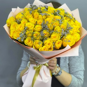 Букет из 51 лимонной розы с лимониумом в Истре