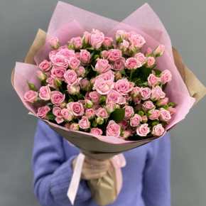 Букет  из 19 кустовых роз (60 см) в Истре