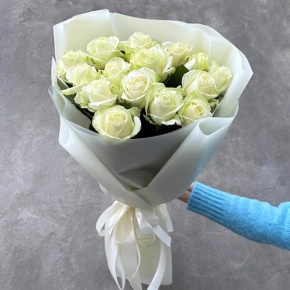 Букет "Умка" из 15 белых роз (50 см) в Истре
