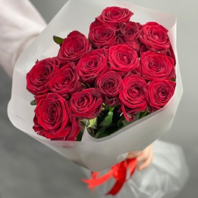 Букетик из 15 красных роз (60 см) в Истре
