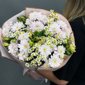 Букет "Сиэтл" из хризантем, альстромерий и ромашек в Истре