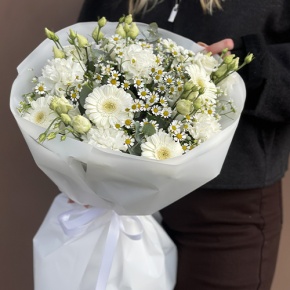 Букет "Вера и надежда" из ромашек, гербер, эвкалипта, диантусов и эустом в Истре