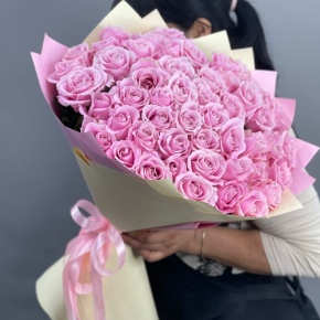 Букет из 51 пастельной розы Аваланж (60 см) в Истре