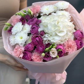 Букет "Вуаль" из хризантемы, кустовых пионовидных роз Мисти Баблз, диантусов, Голландской гортензии и эустом в Истре