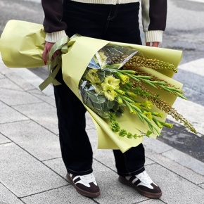 Букет "Нирвана" из гладиолусов, молюцеллы и эремуруса в Истре