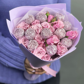 Букет из шоколадных пионов и кустовых роз в Истре