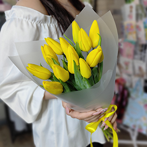 Букет из 15 жёлтых тюльпанов в Истре